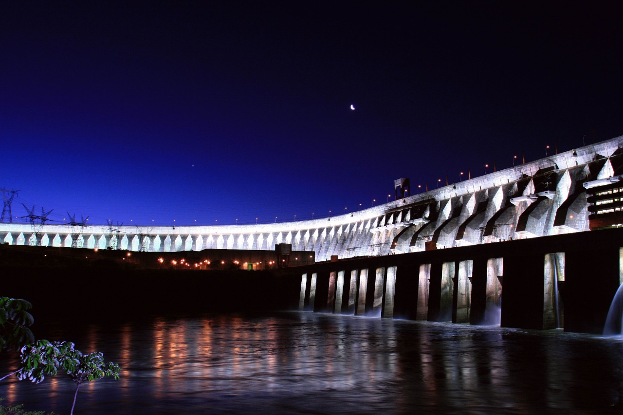 itaipu iluminada