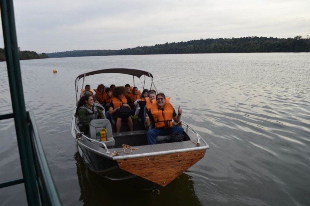 Um dia no Parque: Macuco Ecoaventura levou estudantes de Capanema a uma expedição no PNI. Veja fotos! 5 EMBARQU PRO SILVA JARDIM 2
