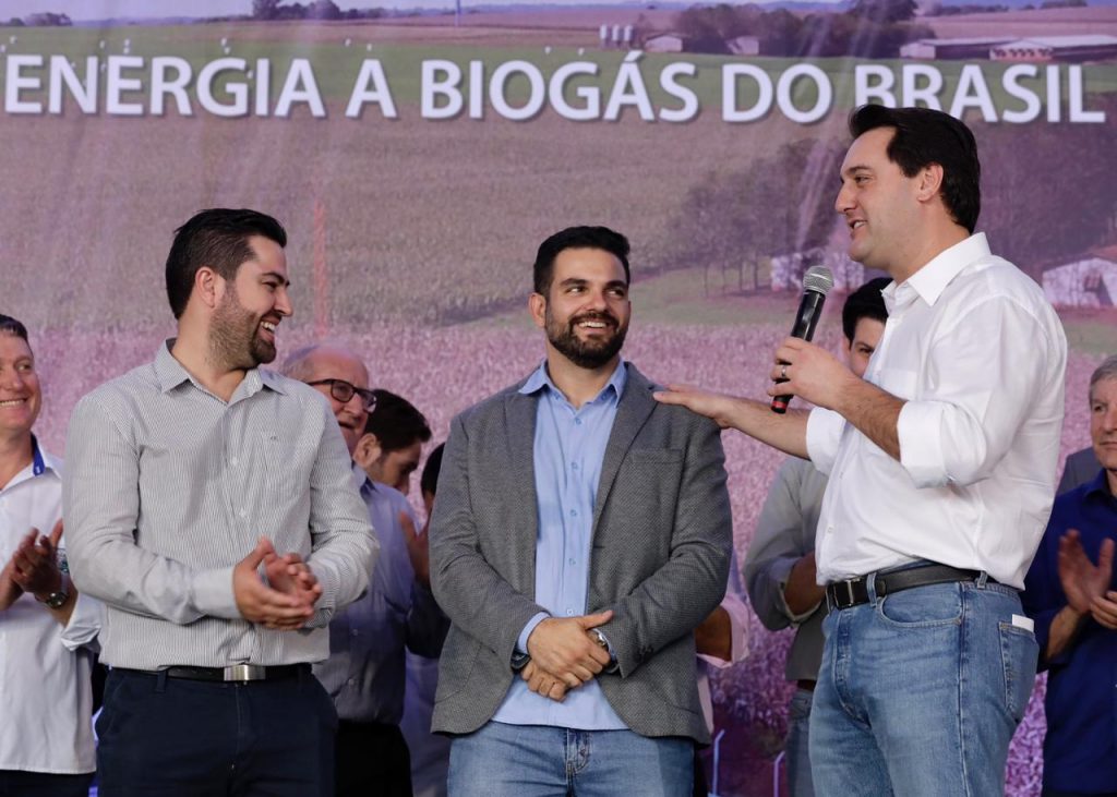 Energia de dejetos suínos já ilumina prédios públicos de Entre Rios do Oeste. Veja fotos! 4 itaipu parceria4