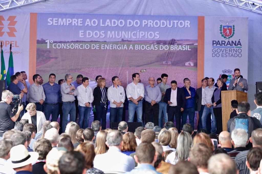 Energia de dejetos suínos já ilumina prédios públicos de Entre Rios do Oeste. Veja fotos! 5 itaipu parceria5