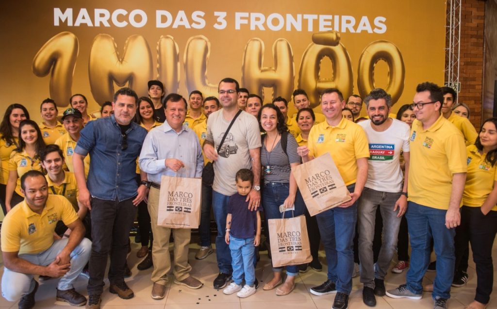 Marco das 3 Fronteiras chega a 1 milhão de visitantes com família carioca. Veja fotos! 1 marco 3 fronteiras2