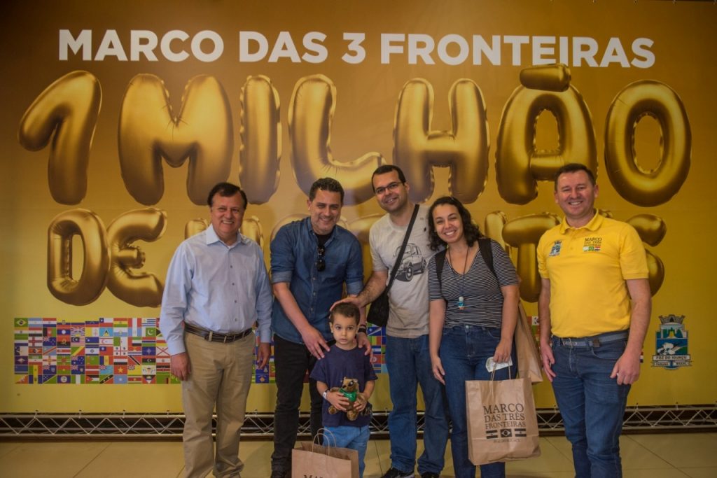 Marco das 3 Fronteiras chega a 1 milhão de visitantes com família carioca. Veja fotos! 2 marco 3 fronteiras3