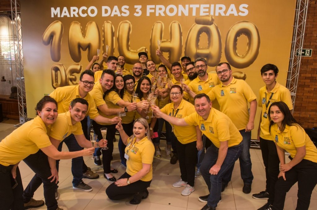 Marco das 3 Fronteiras chega a 1 milhão de visitantes com família carioca. Veja fotos! 4 marco 3 fronteiras6