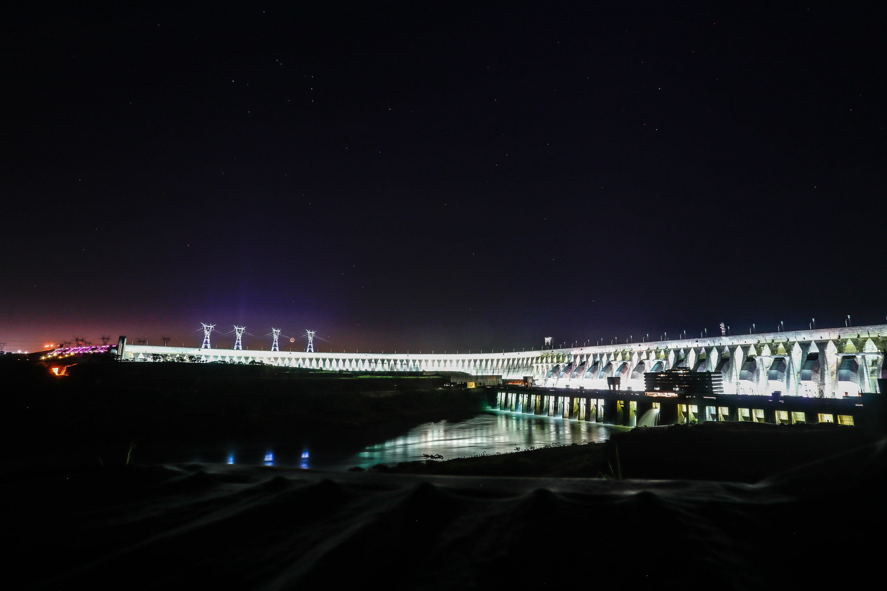Itaipu Iluminada