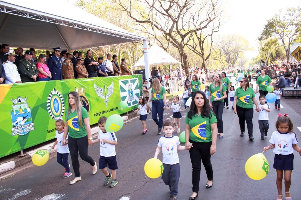 Começa montagem para o desfile de 7 de setembro em Foz do Iguaçu. Veja fotos de 2018! 4 desfile 7 setembro2