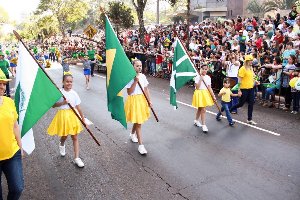 Começa montagem para o desfile de 7 de setembro em Foz do Iguaçu. Veja fotos de 2018! 2 desfile 7 setembro4