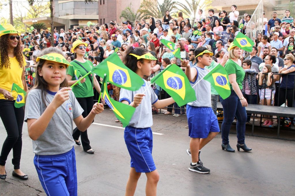 Começa montagem para o desfile de 7 de setembro em Foz do Iguaçu. Veja fotos de 2018! 1 desfile 7 setembro5