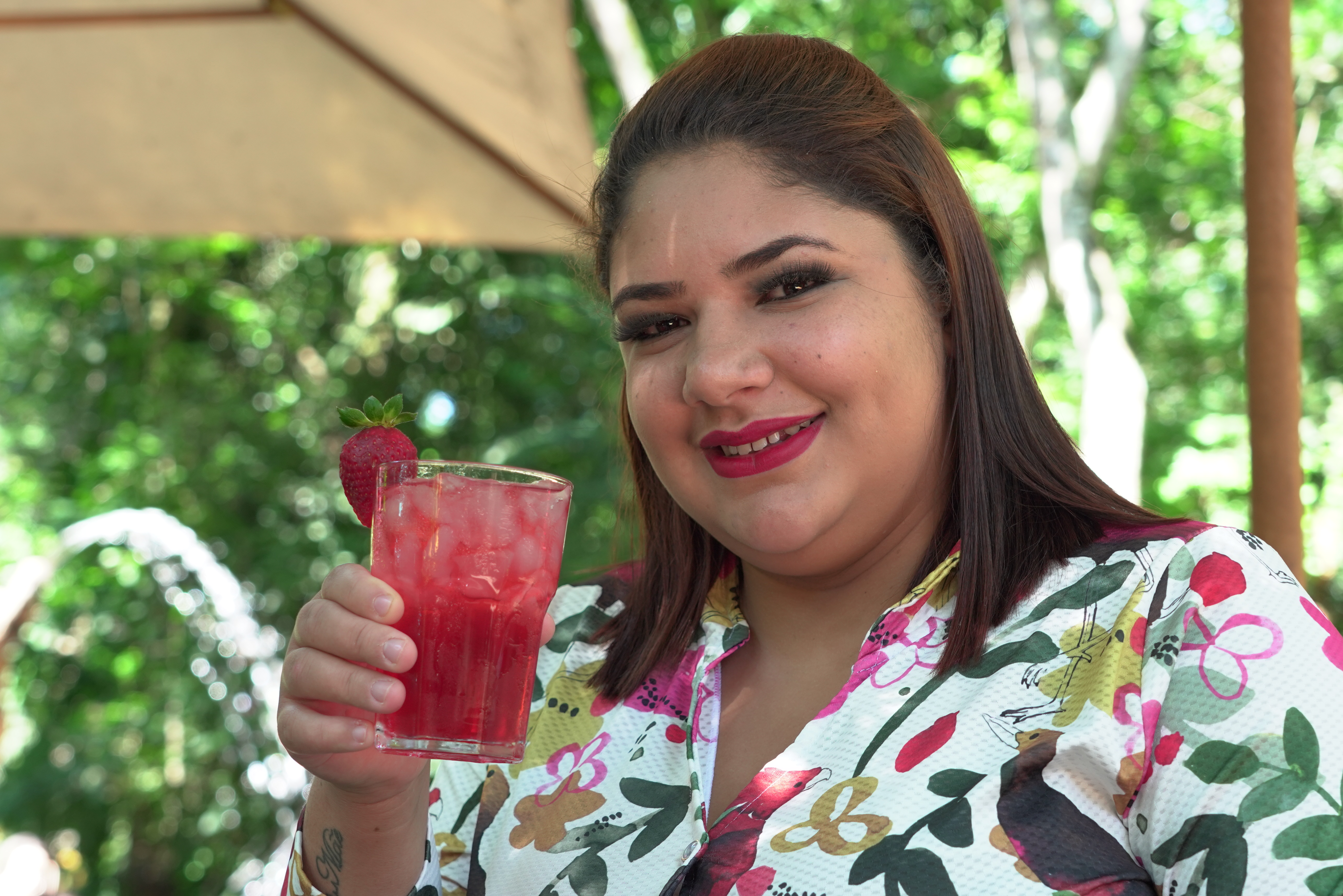 Chá gelado de frutas vermelhas maçã e canela
