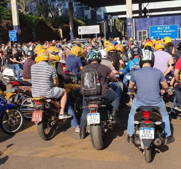 FERIADÃO: Black Friday provoca correia em Ciudad del Este. Veja fotos! 3 black friday2