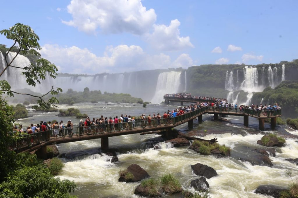 FERIADÃO: Cataratas 'congestionada' no primeiro dia do feriado. Veja fotos! 4 cataratas feriado4