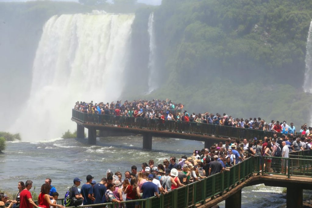 FERIADÃO: Cataratas 'congestionada' no primeiro dia do feriado. Veja fotos! 6 cataratas feriado6