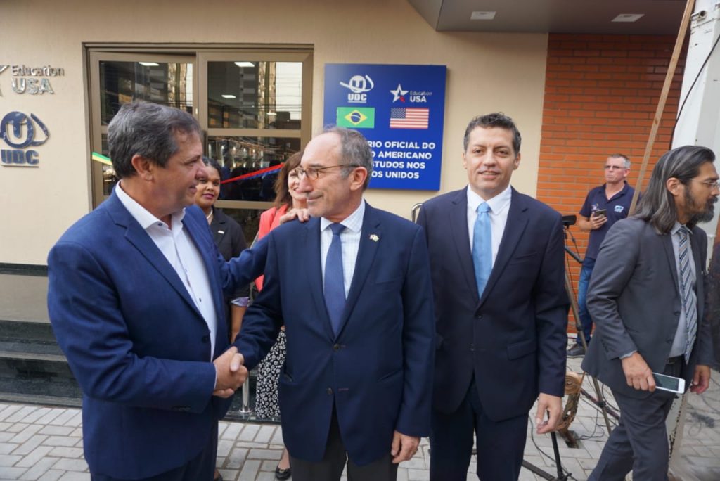 Escritórios na UDC de Foz do Iguaçu e Medianeira abrem porta para estudar nos EUA 2 escritorio udc1