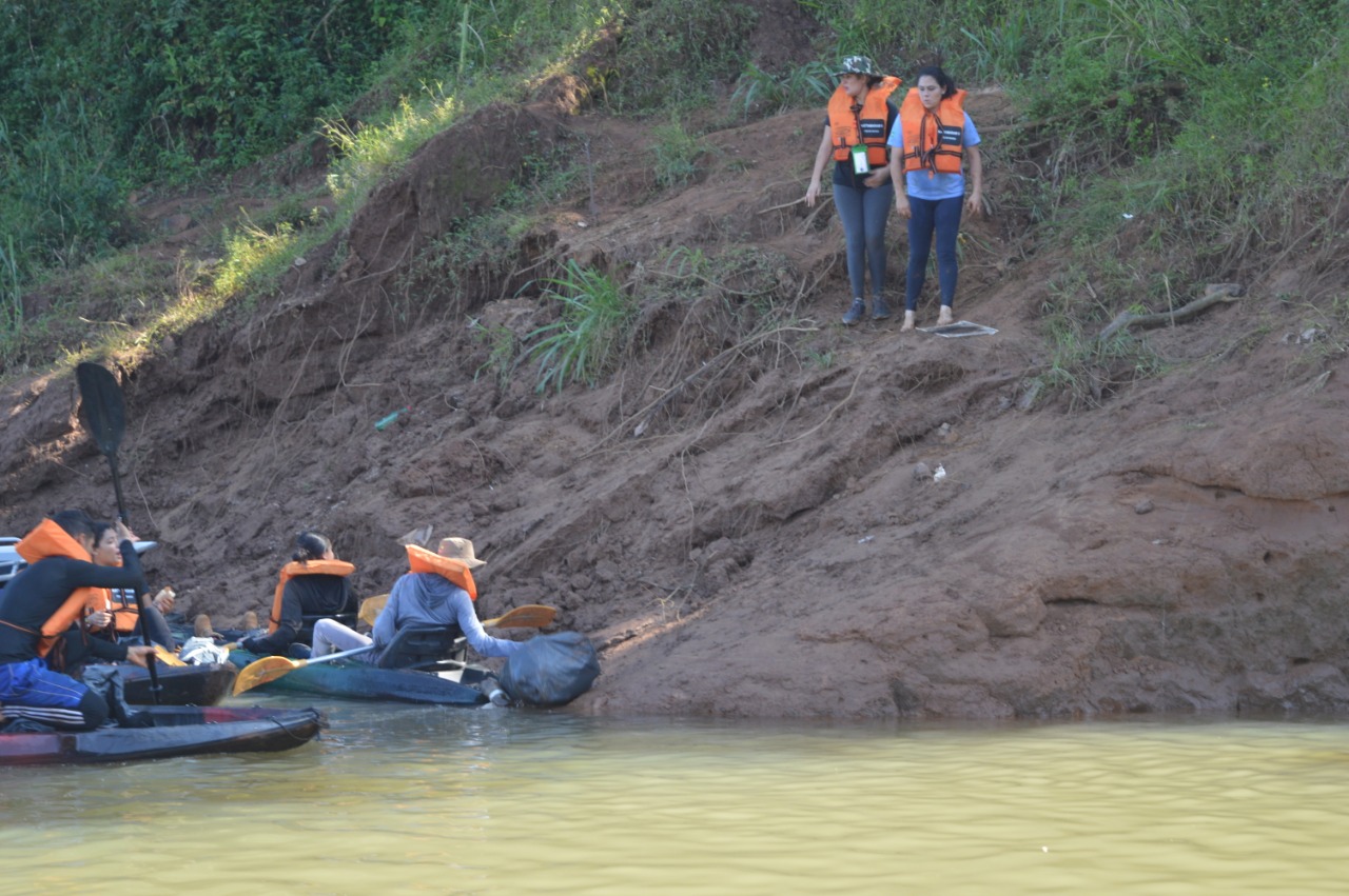 limpeza margem rio
