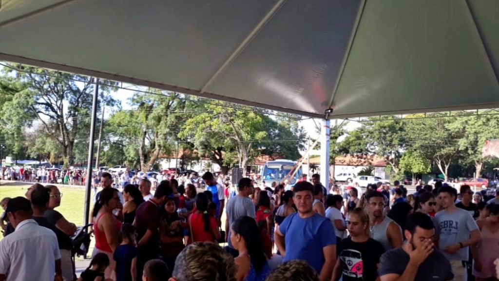 Presente de Fim de ano: Dreamland oferece 46.299 ingressos aos moradores de Foz do Iguaçu 1 Foto 2 As filas foram até o estacionamento do atrativo