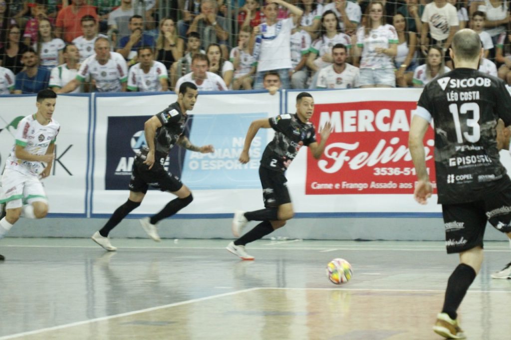 Foz Cataratas Futsal vence e fica mais perto do bicampeonato. Veja fotos! 1 foz cataratas1