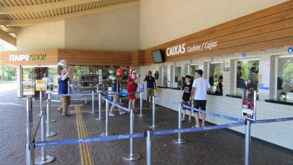 Feriado de Natal: Visitante de número um milhão da usina de Itaipu é do interior de São Paulo 2 itaipu visitante 1 milhao2