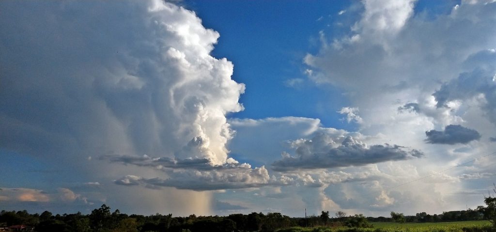 Apocalipse nos céus de Foz do Iguaçu. Veja show de imagens do fotojornalista Roger Meireles 2 tempestade chegando roger meireles1