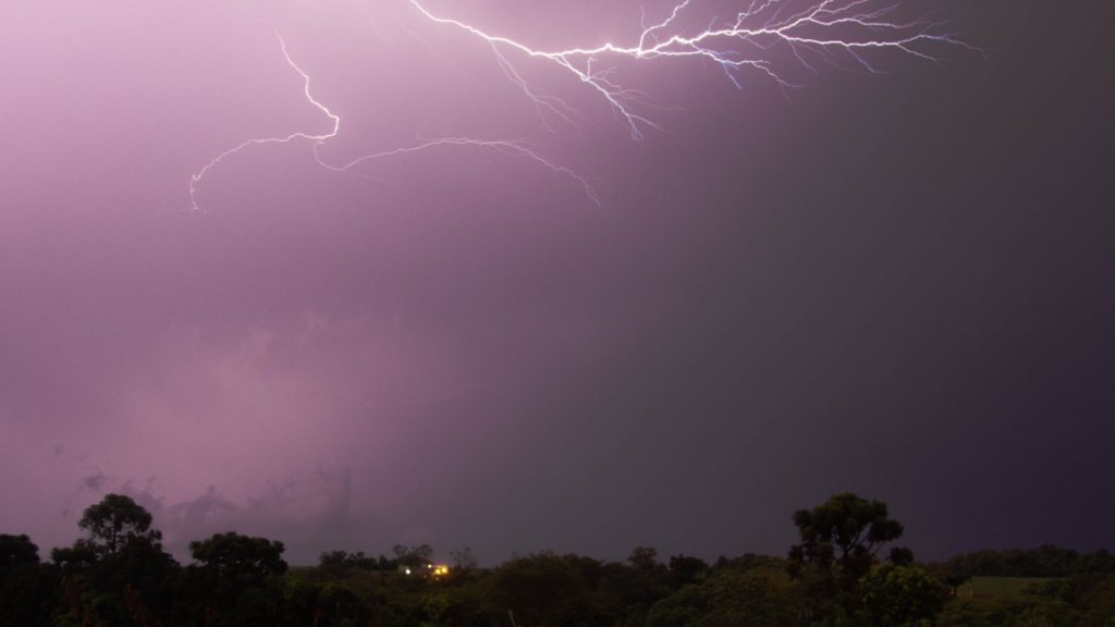 Apocalipse nos céus de Foz do Iguaçu. Veja show de imagens do fotojornalista Roger Meireles 1 tempestade chegando roger meireles3