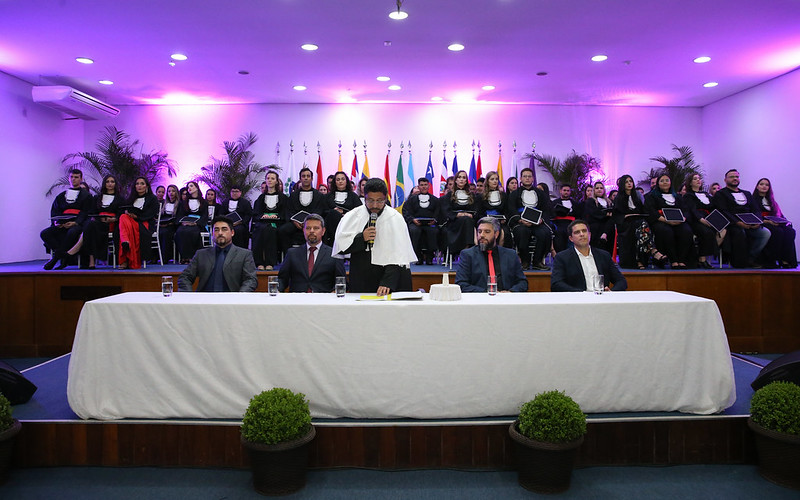 Estudante de Foz do Iguaçu é o graduado de número 1.000 da UNILA 2 formandos 1