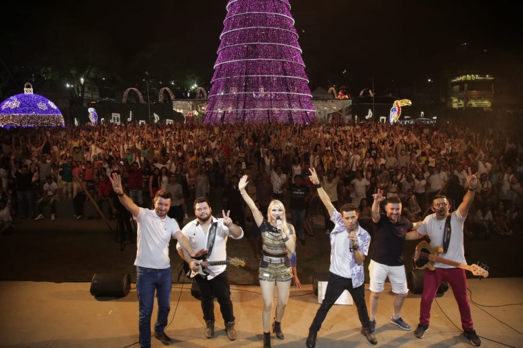 Show da Virada de Foz do Iguaçu atrai grande público à Praça da Paz. Veja fotos! 1 show da virada foz2
