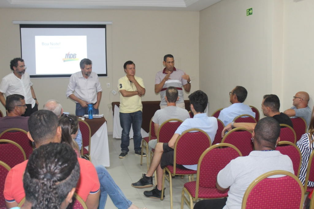 Nilton Bobato fala sobre orçamento municipal a pré-candidatos do MDB de Foz do Iguaçu 2 bobato3