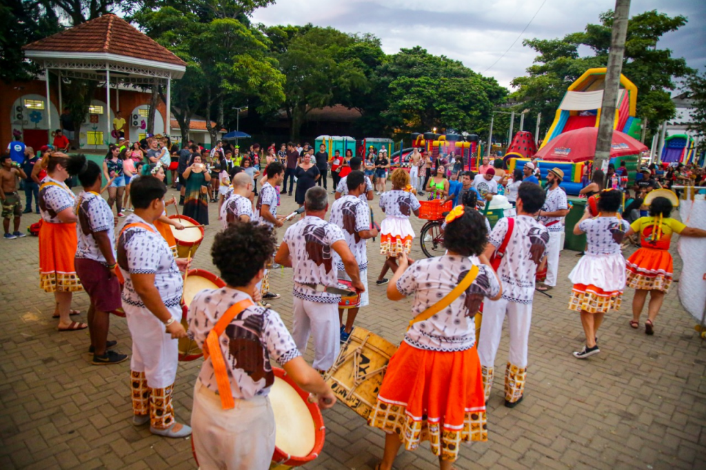 Carnafalls leva folia aos bairros e atrai mais de 2 mil pessoas em Foz do Iguaçu. Veja fotos! 2 carnafalls3