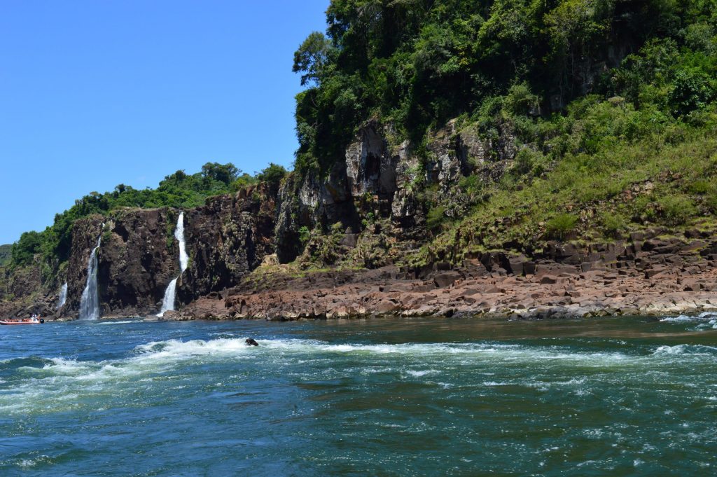 Macuco Safari segue operando normalmente os passeios de barco 3 CATARATAS BARCO TRES MOSQUETEIROS redimensionada