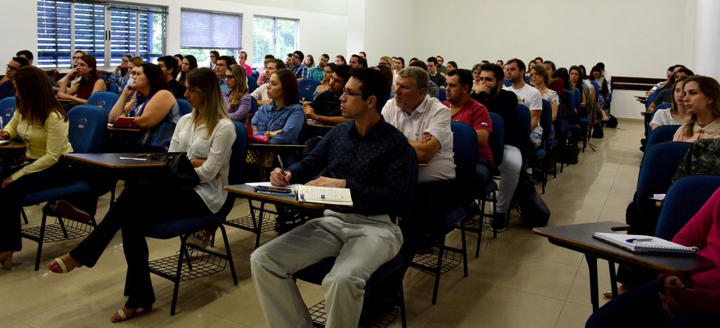Pós-Graduação pode aumentar o salário em até 47,4% 1 LEGENDA 02