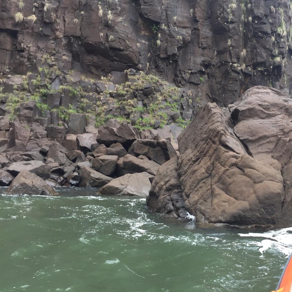 Macuco Safari segue operando normalmente os passeios de barco 1 SECA NO IGUAÇU ROCHAS