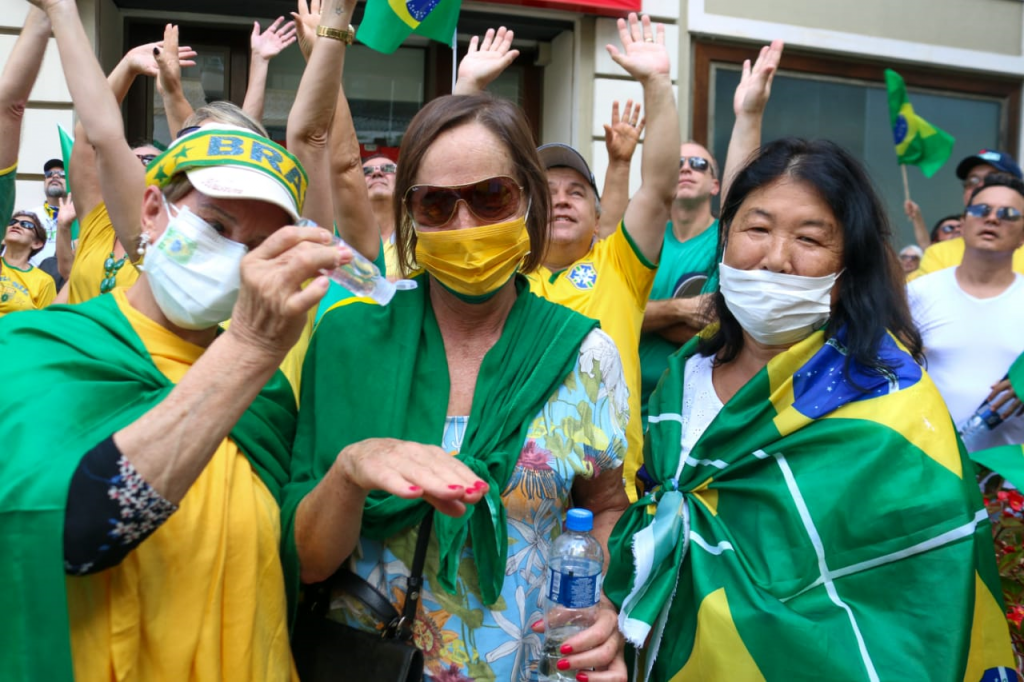Musa da Direita lidera manifestação pró-Bolsonaro em Curitiba. Veja fotos! 24 ato pro bolsonaro24