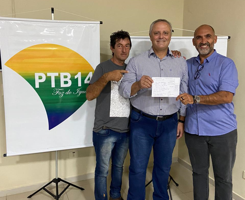 Em Foz do Iguaçu, secretário municipal de Governo, Marcos Jahnke, assina ficha no PTB. Veja fotos! 2 narizao jahnke eduardo