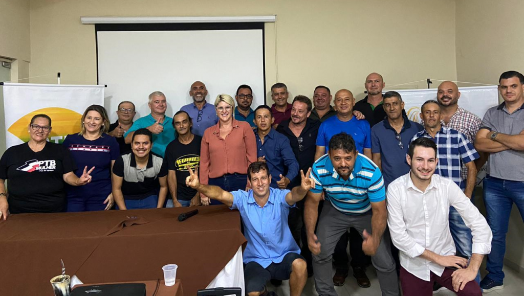 Em Foz do Iguaçu, secretário municipal de Governo, Marcos Jahnke, assina ficha no PTB. Veja fotos! 3 ptb foz
