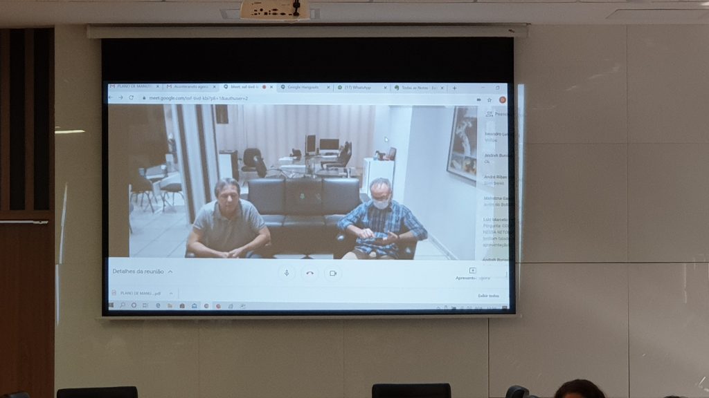 Prefeitura apresenta a empresários plano de retorno gradual e monitorado do comércio de Foz do Iguaçu 1 3 Prefeito de Foz Chico Brasileiro e secretário municipal da Fazenda Ney Patrício participaram do encontro por teleconferência