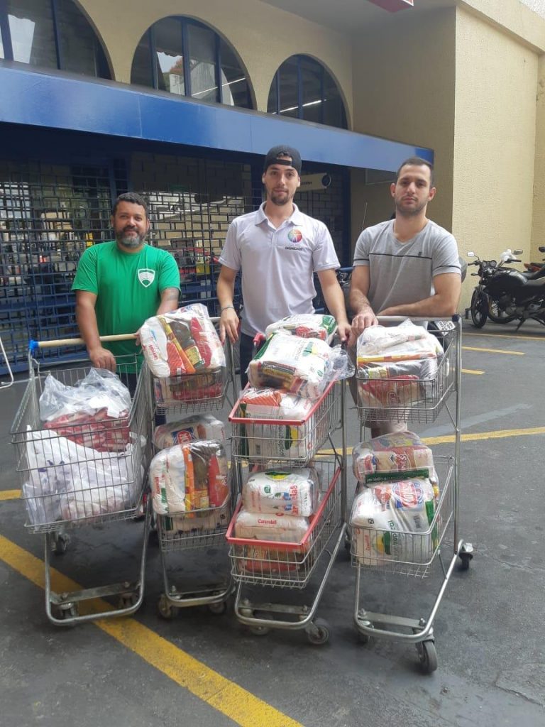 Organizações LGBTI+ arrecadam mais de uma tonelada de alimentos em Curitiba 1 Organizações LGBTI