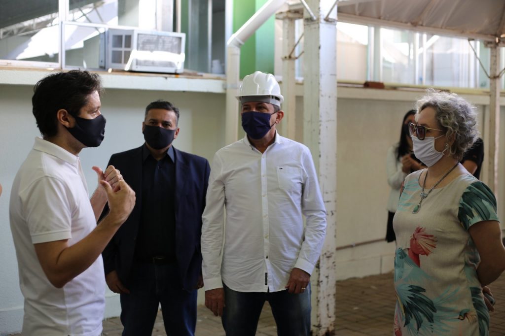 Chico Brasileiro acompanha vereadores em visita as obras da nova ala COVID-19 do Hospital Municipal de Foz do Iguaçu 2 Visita vereadores e prefeitos Hospital Municipal 1