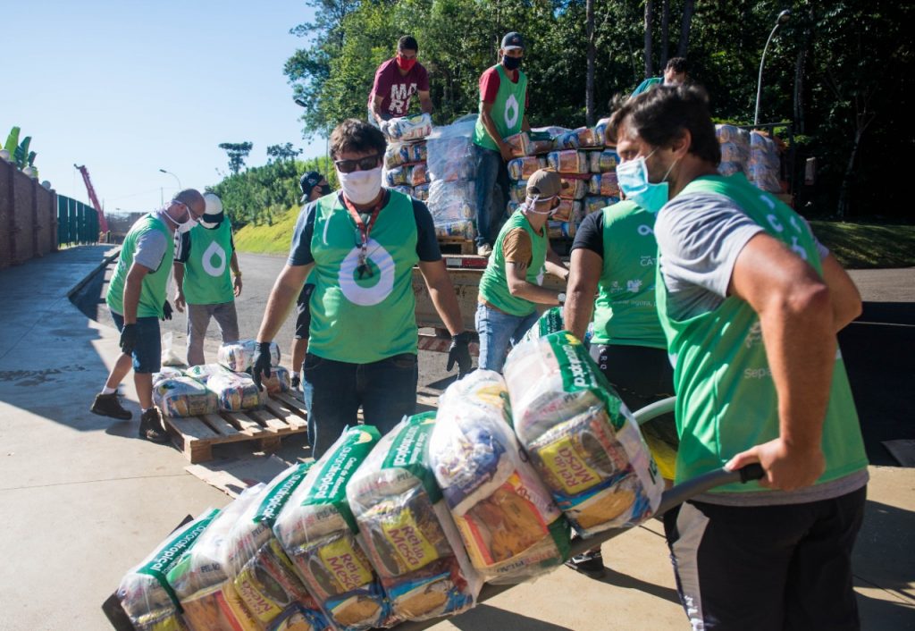 Cataratas inicia doação de 43 toneladas de alimentos em Foz do Iguaçu. Veja mais fotos! 7 cataratas alimentos1