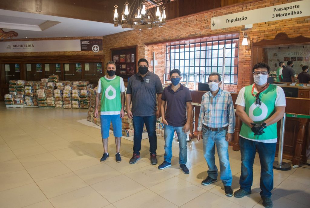 Cataratas inicia doação de 43 toneladas de alimentos em Foz do Iguaçu. Veja mais fotos! 5 cataratas alimentos4