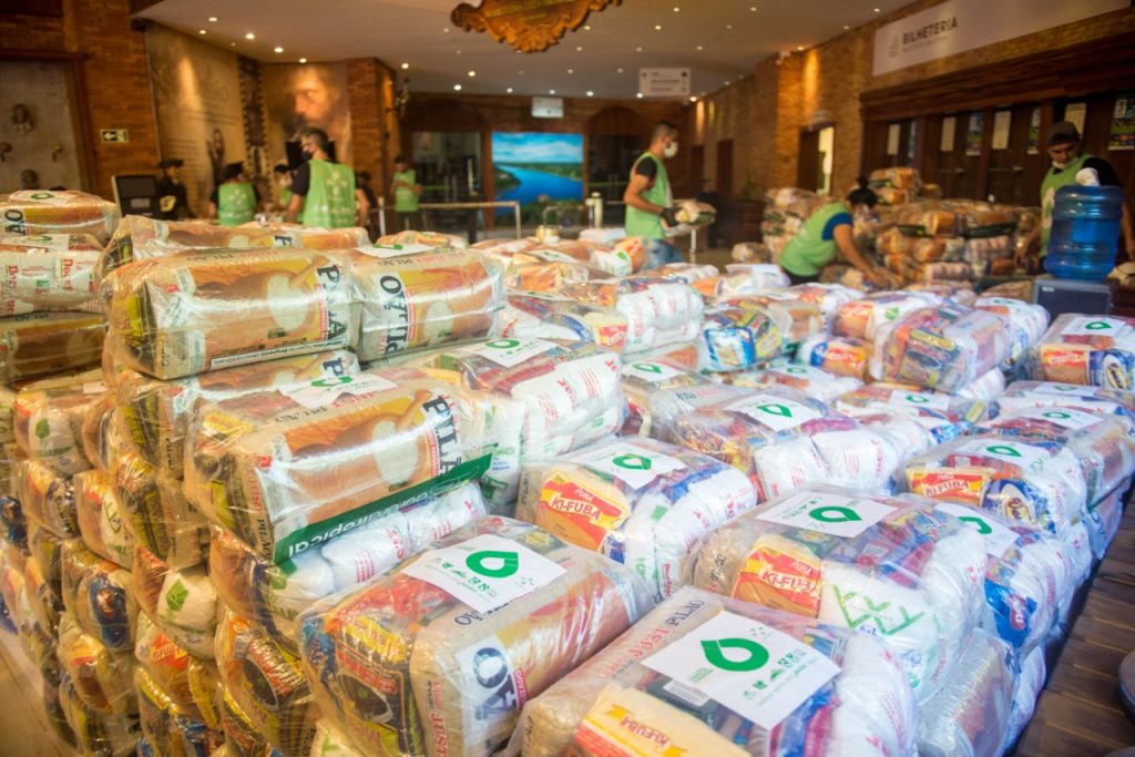 Cataratas inicia doação de 43 toneladas de alimentos em Foz do Iguaçu. Veja mais fotos! 2 cataratas alimentos8