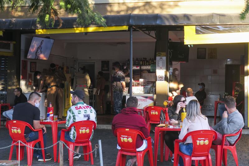 Bares e restaurantes