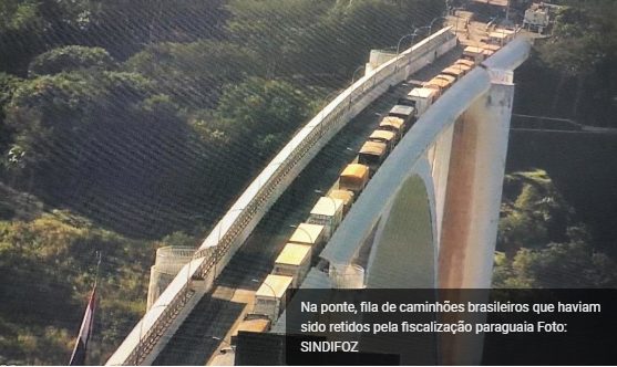 Fila de caminhões