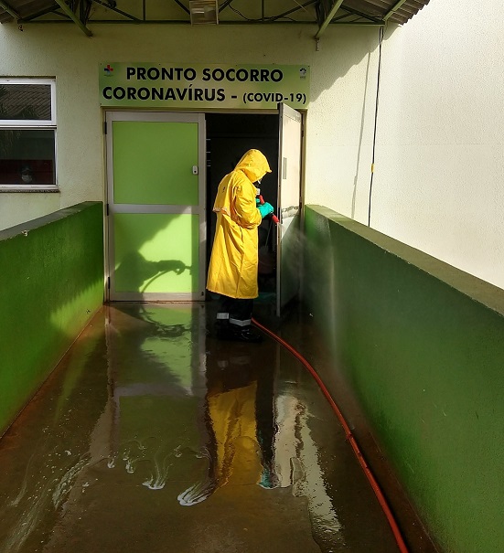 Sanepar higieniza entorno do Hospital Municipal Padre Germano Lauck em Foz do Iguaçu. VEJA FOTOS! 1 Sanepar Hospital 1