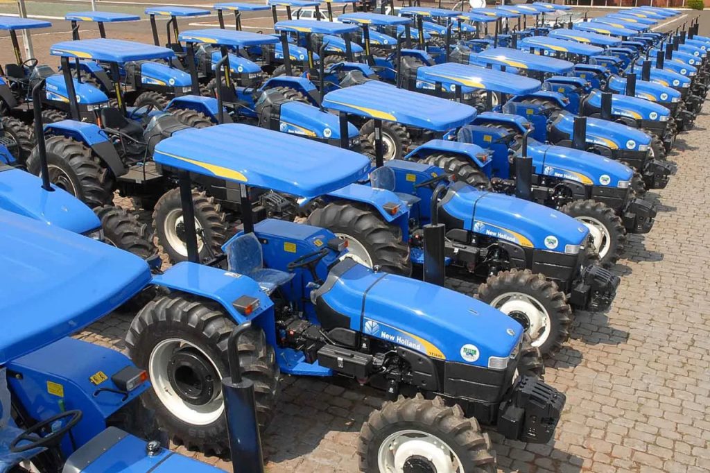 Pequenos agricultores já podem comprar 'trator solidário', avisa Romanelli 1 Trator 1