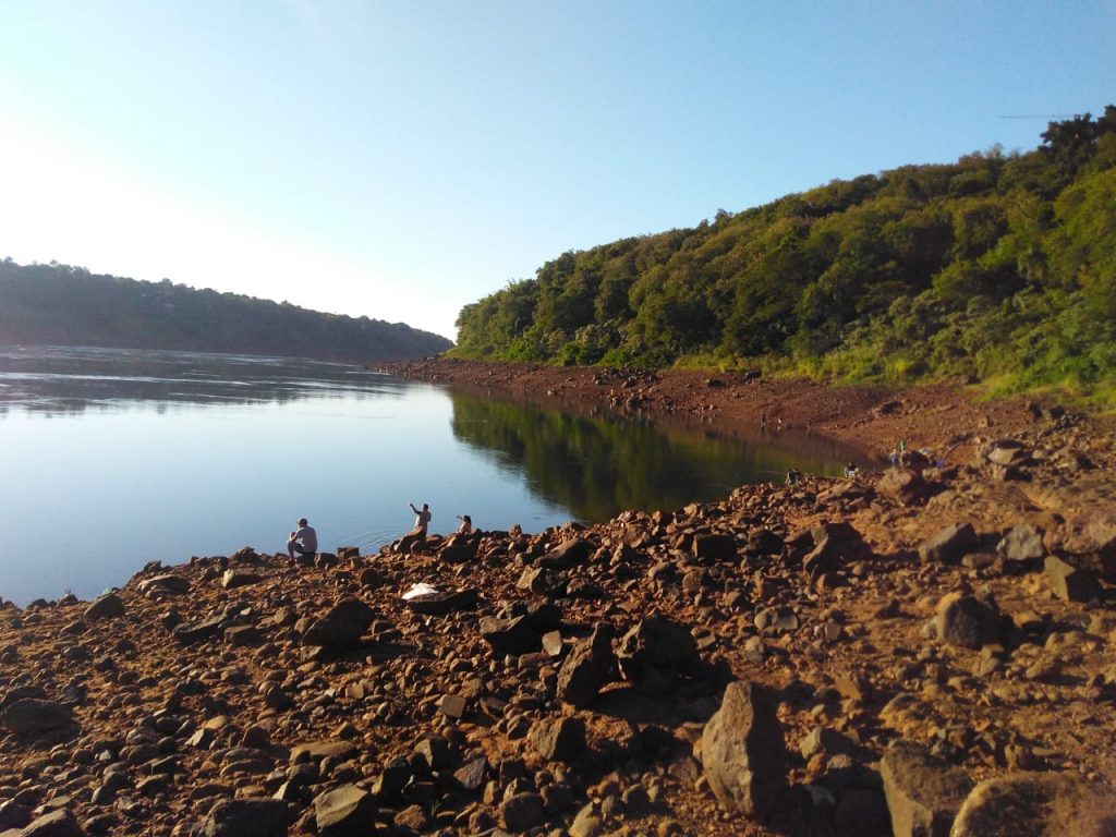Moradores aproveitam baixa vazão para 'reencontrar' as barrancas dos rios de Foz do Iguaçu. VEJA FOTOS! 2 barranca rio parana1