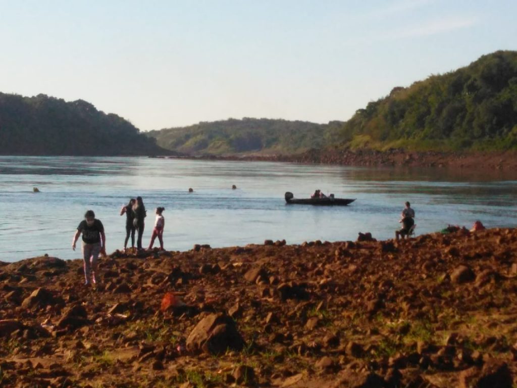 Moradores aproveitam baixa vazão para 'reencontrar' as barrancas dos rios de Foz do Iguaçu. VEJA FOTOS! 6 barranca rio parana6