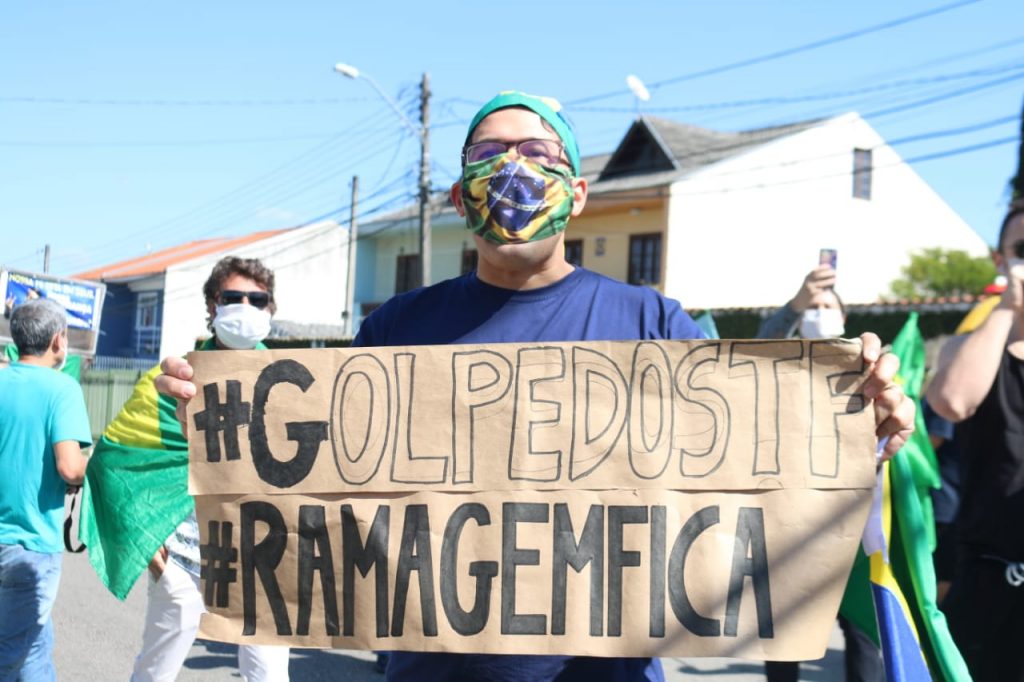 Apoiadores de Moro e Bolsonaro se enfrentam em Curitiba. Repórter da RIC TV Record agredido. Veja fotos! 3 moro x bolsonaro curitiba2
