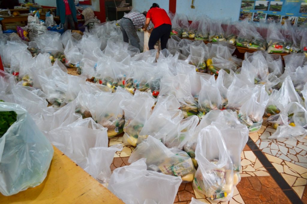 250 famílias de Maringá e Sarandi recebem alimentos do MST e de pequenos agricultores 3 Alimentos MST 1