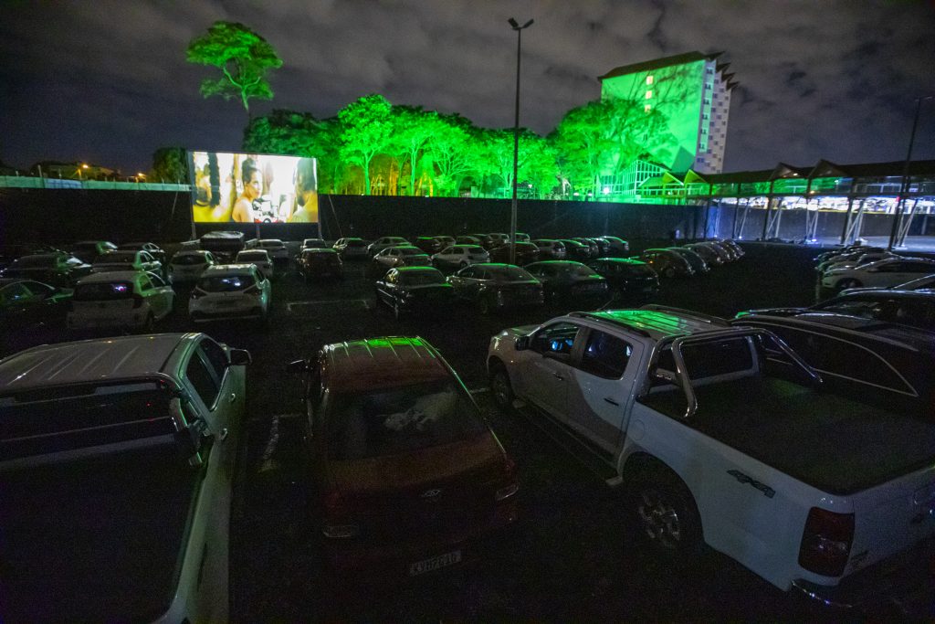 Iguaçu Cine Drive-in encerra com sucesso de público e meia tonelada de alimentos arrecadados 1 D0A0147