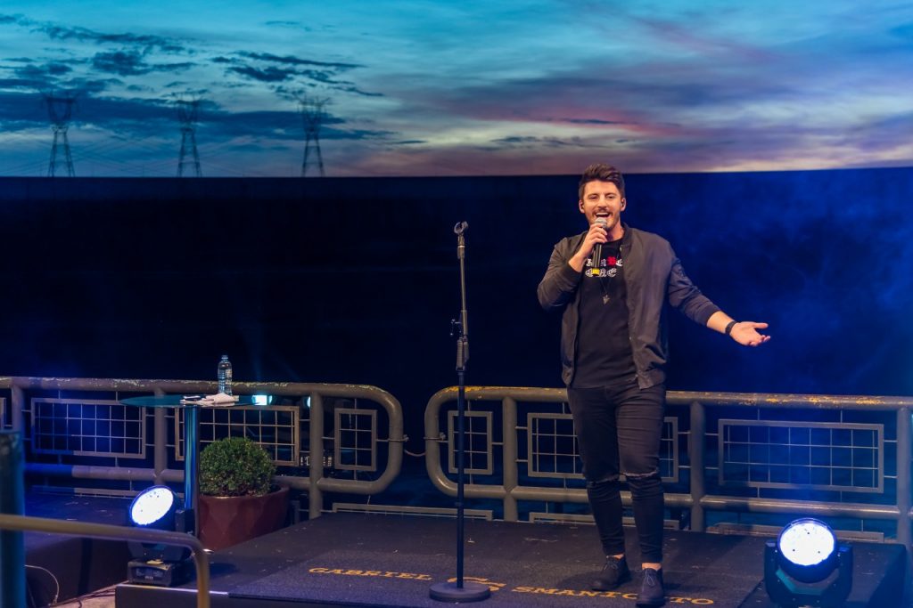 Em fim de tarde mágico, show de Gabriel Smaniotto marca reabertura responsável do turismo de Foz 3 Live solidária Itaipu 1