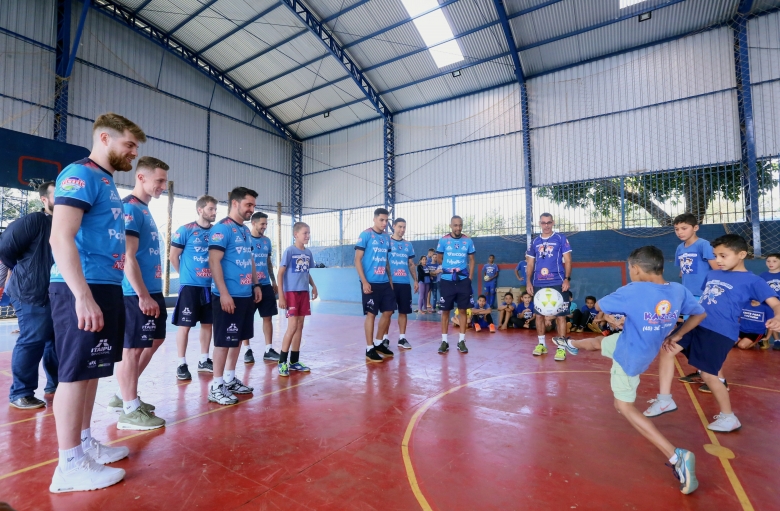 Auxílio eventual de Itaipu dá fôlego a projeto social Um Chute Para o Futuro. VEJA FOTOS! 2 itaipu social2