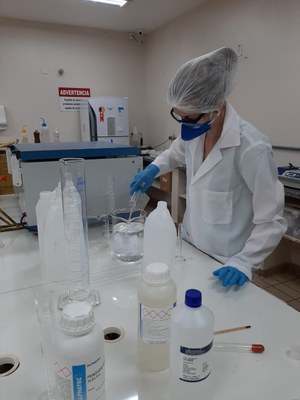 Dia Nacional da Ciência mobiliza atenção para a importância da produção científica e das universidades, que têm contribuído no combate à Covid-19 4 produção de alcool glicerinado